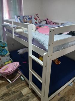 Kids bunk bed