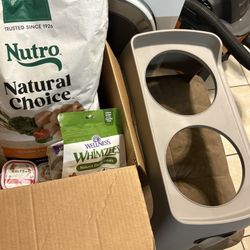Lot Nutro Dog Food