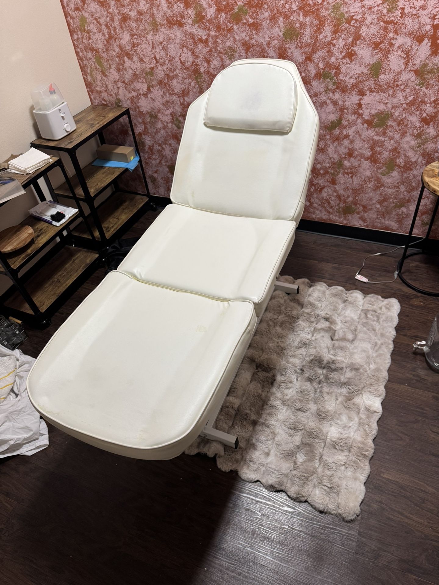 Aesthetician bed