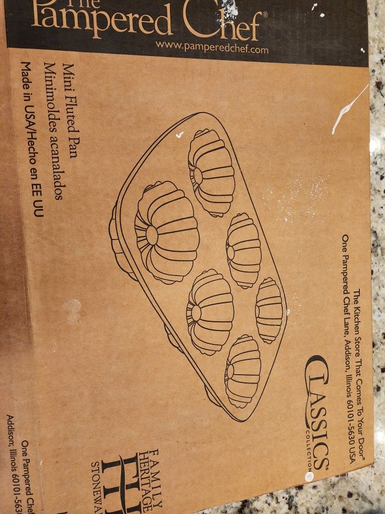 Pampered Chef Mini Fluted Pan