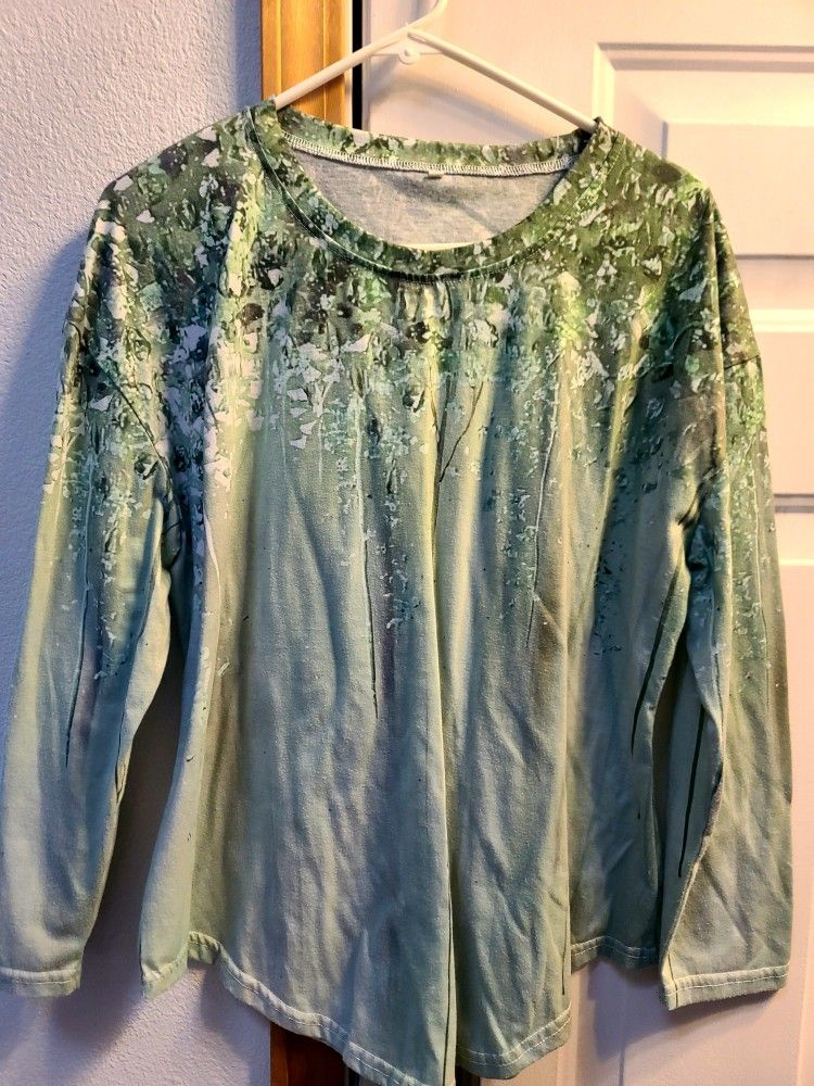 Green and white long-sleeved top Womens Small