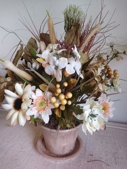 Tan ceramic pot with silks