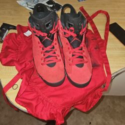 Jordan 6s Toro Bravos Size 10. 