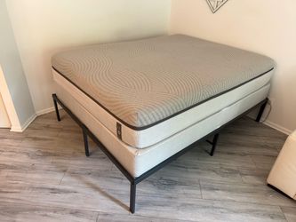 Sleep Number iLE Queen Mattress + 14” Metal Base – Like New!