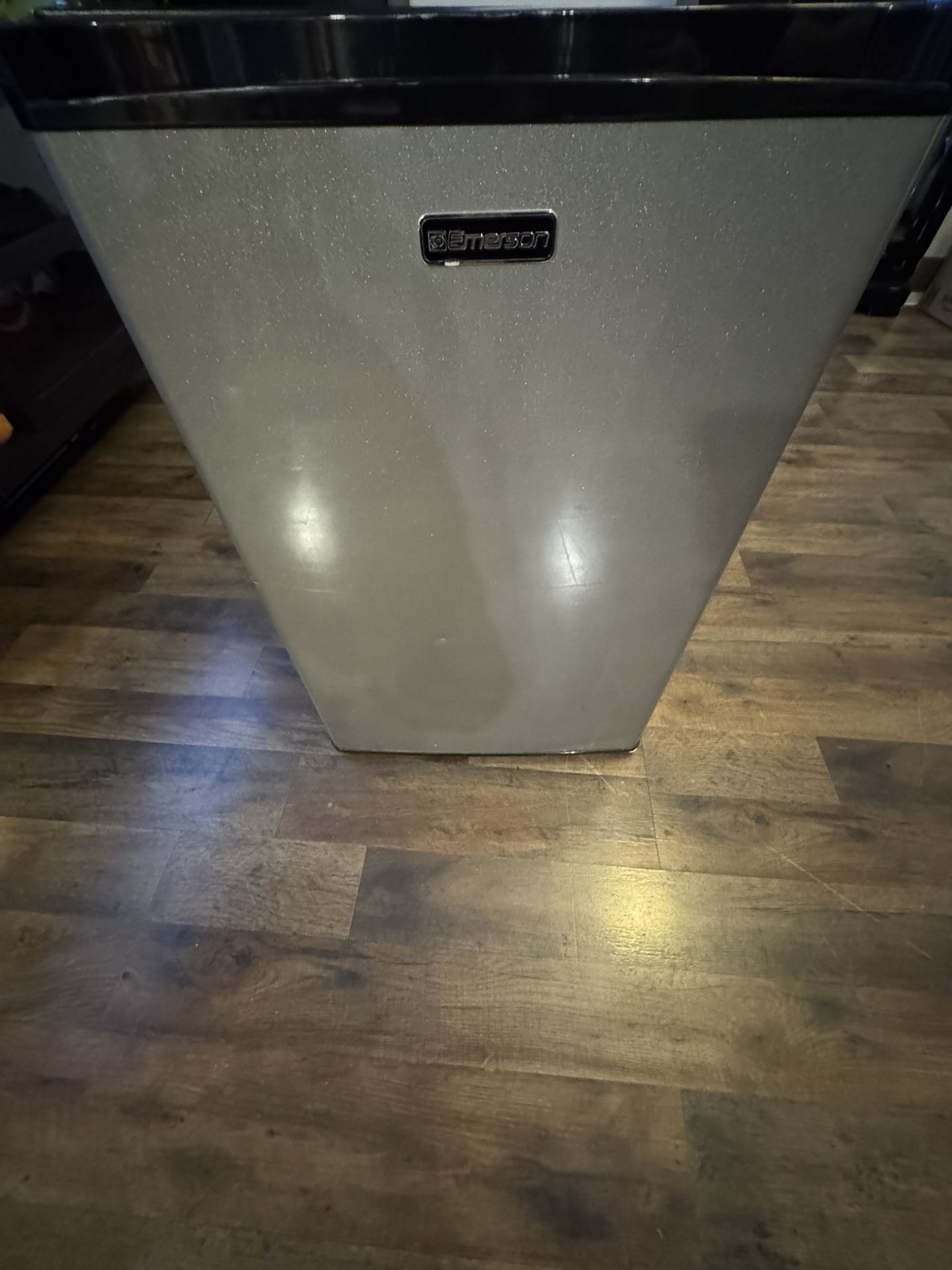 Emerson Refrigerator Mini Fridge 