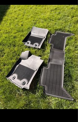 FREE!! Toyota tacoma floor mats 2021