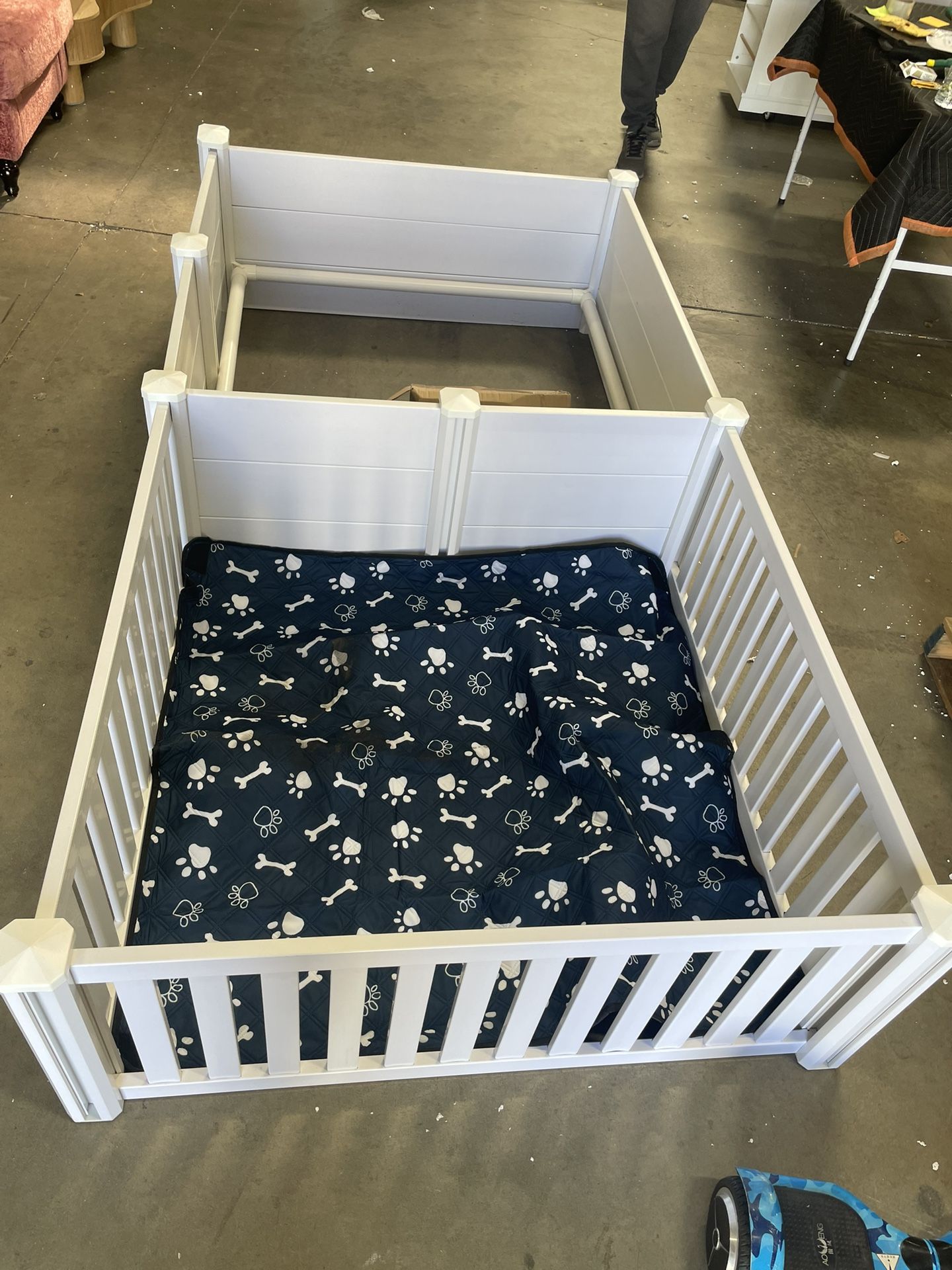 assembled new Large 2 Room Whelping Box 19 in. High Safety Rail Perfect for Large Breed Dogs 9