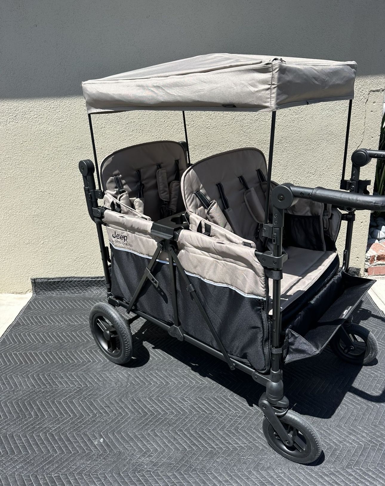 Gladiator 4 Seater Stroller Wagon / Large Wagon/ 4 Seatbelts / Adjustable Seats / Canopy