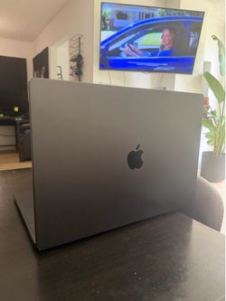 MacBook Pro 16” M3 Pro – Space Black – Excellent Condition (2023)