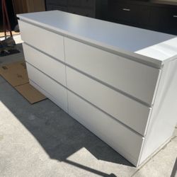 6 Drawer White IKEA Malm Dresser ! Like New