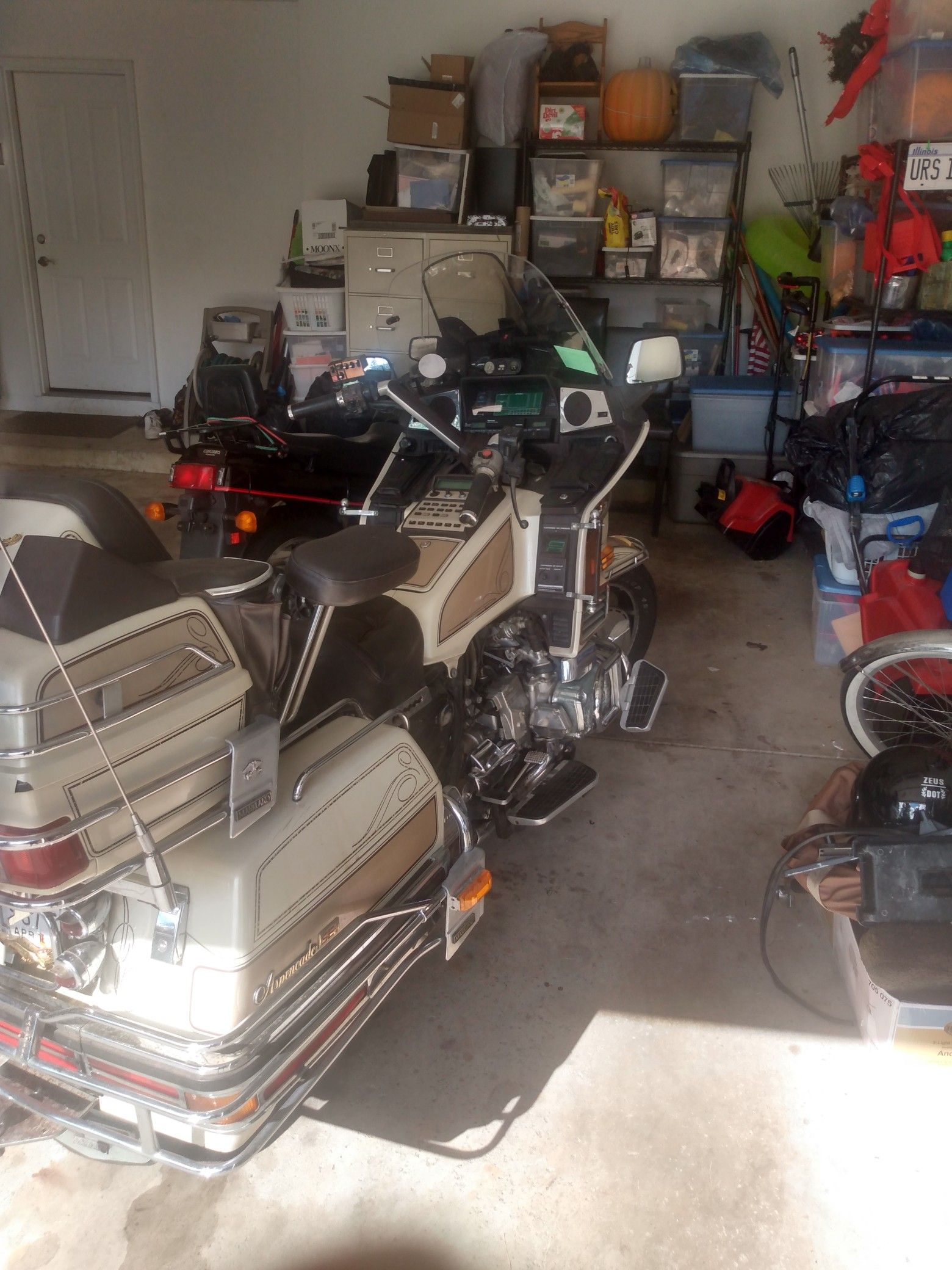 Like new mint 86 Honda. 1200 goldwing aspencade for Sale in Chicago, IL ...