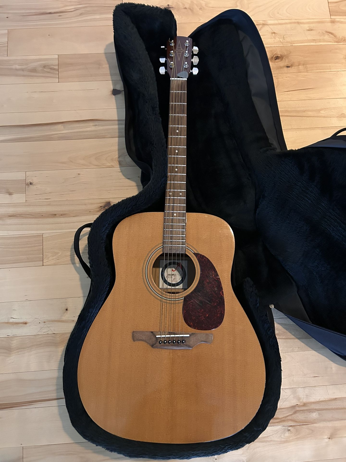 Acoustic Guitar - Alvarez AD10