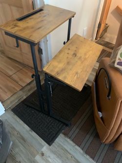 Mobile adjustable desk
