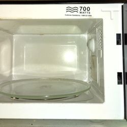 RIVAL MICROWAVE 700 WATTS CLEAN 