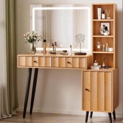 Brand New Luxury Vanity With Three Drawers And Light Up Mirror For 140