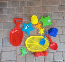12 PIECE BOYS/GIRLS SAND TOYS