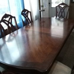 Dinning Room Table And Chairs 