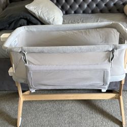 Newton baby bassinet