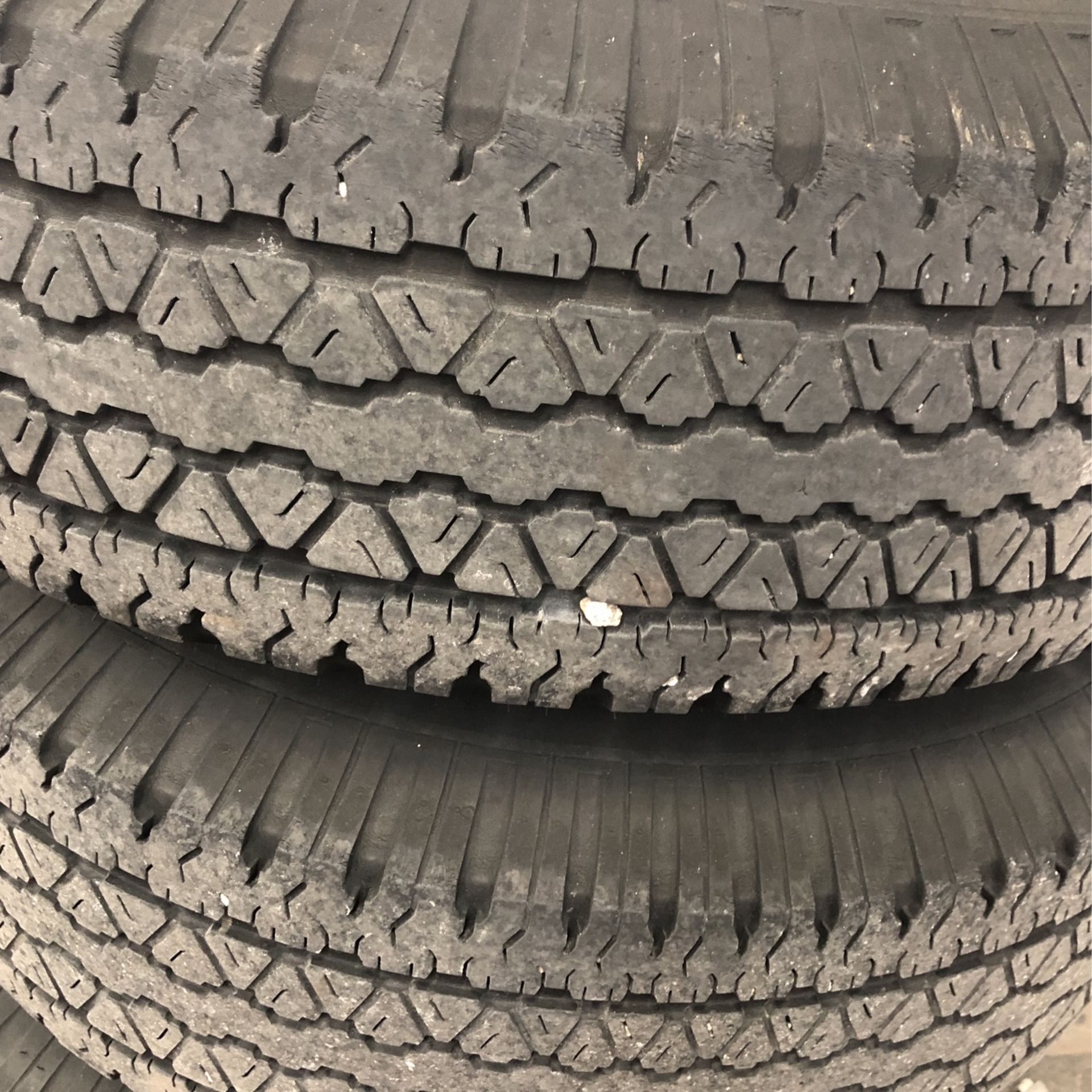 4 Used Jeep Wheels And Tired 235/75/15
