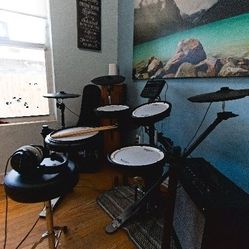Roland TD-07 V-Drums (Electronic Drum Kit)