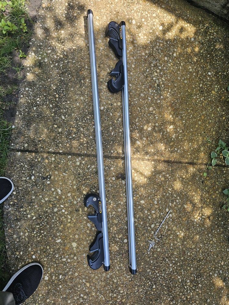 SUV Rooftop Crossbars CargoLoc