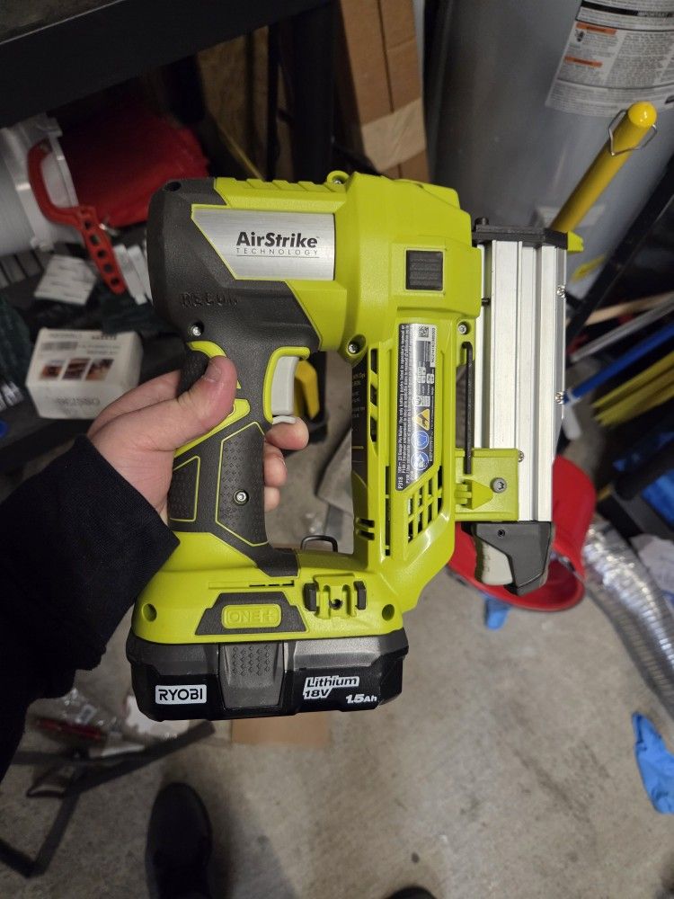 Ryobi P318 ONE+ 18V Cordless 23-Gauge Pin Nailer