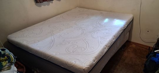 Queen size memory foam mattress