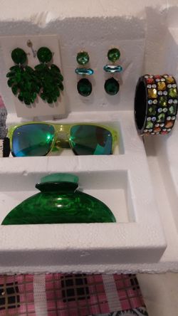 Five Piece Set Beautiful Emerald Green Pierced Ears