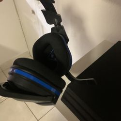 Play Station 4 Turtle Beach Head Set 