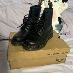 Dr. Martens Black 1460 Women’s Smooth Leather Lace Up Size 6 Boots