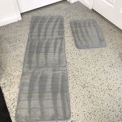 2 Piece Gray Microfiber Bathroom Mat Set. 