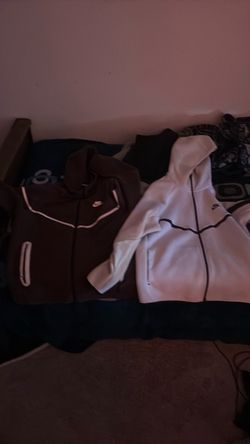 2 Nike techs size L men’s
