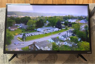 VIZIO 32” 1080p Smart LED TV — Perfect Condition, Works Flawlessly
