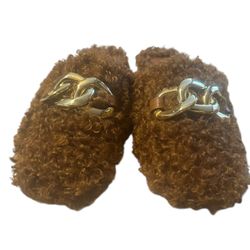 MAN RANGER Curly Faux Fur Slippers – Size 9 🔥