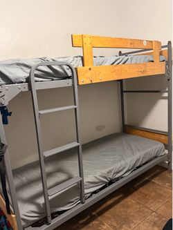 Metal bunk bed