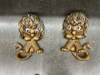 vintage gold lion wall hanging or plaque, likely from the 1970s.