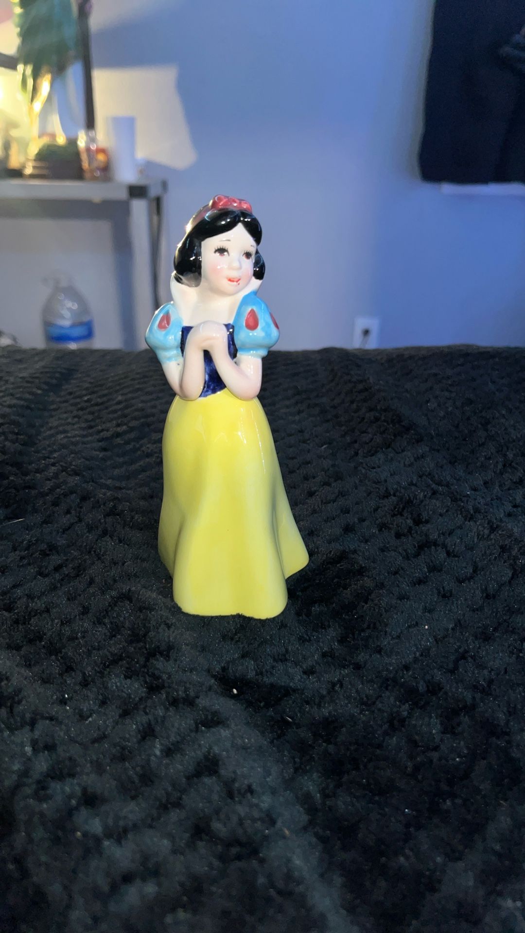 Snow White glass figurine