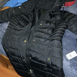 Tommy Hilfiger Women's Hooded Packable Puffer Coat Womens Jacket size Medium New With Tags Color Black 