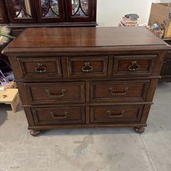 Dresser, Lexington 