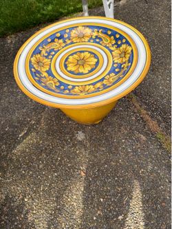 Adorable Italian ceramic bee bath