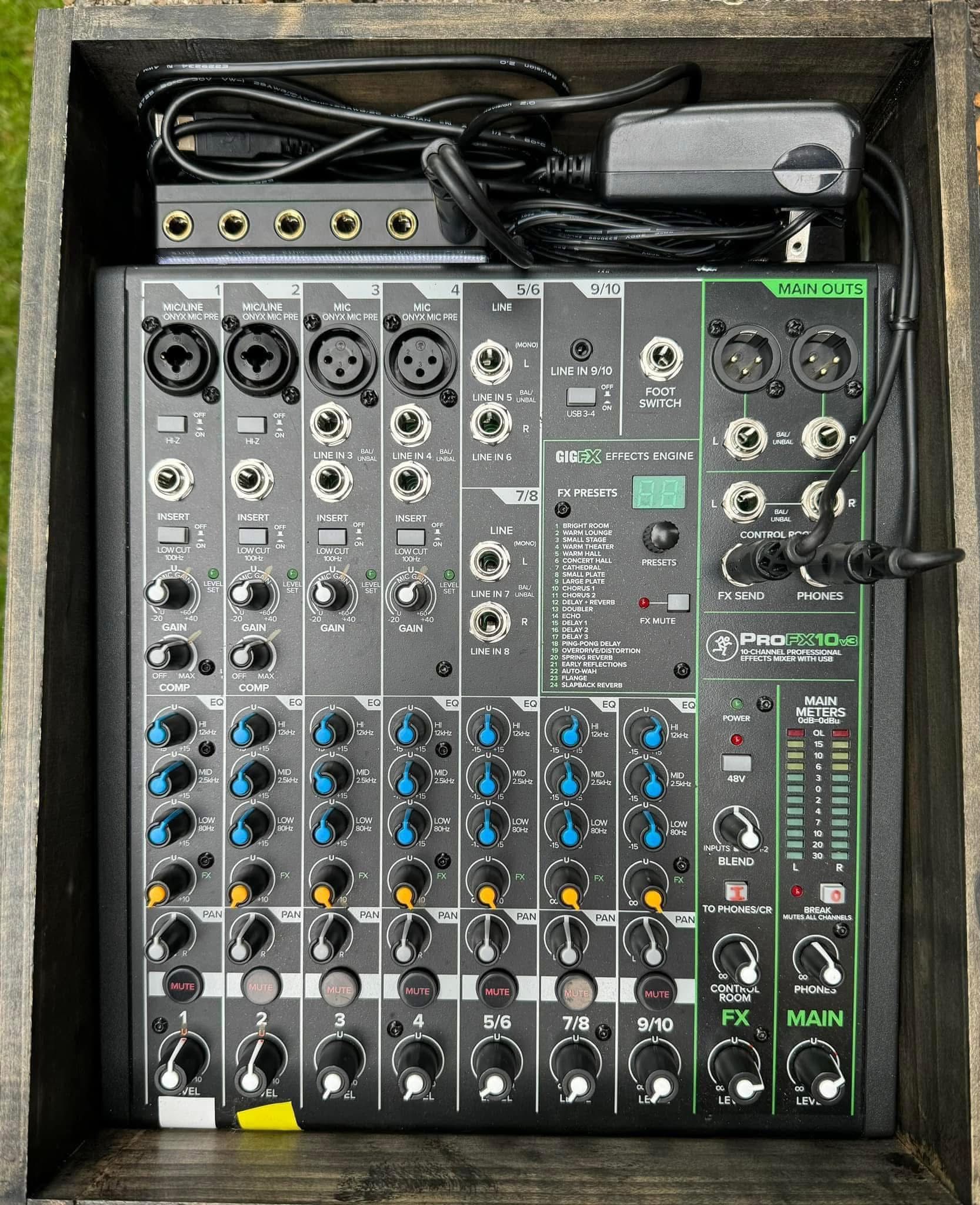 Mackie ProFX10v3. 10- Channel mixer With USB And Effects
