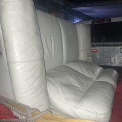 EXCELLENT CONDITION ELECTRIC LEATHER RECLINER LOVESEAT $150