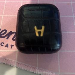 Hadoro Black Alligator AirPods 