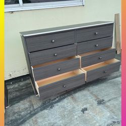 8 drawers dresser / Eight drawers dresser