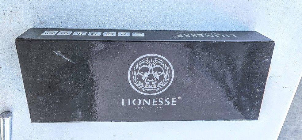 LIONESSE FLAT IRON HAIR STRAIGHTENER 