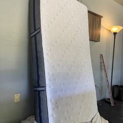 Serta i series Hybrid 100 Firm Matress