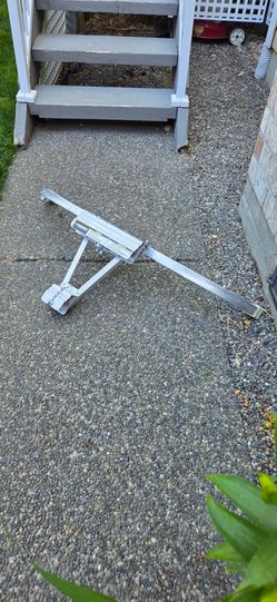 Heavy Duty Ladder W/ Stabilizer