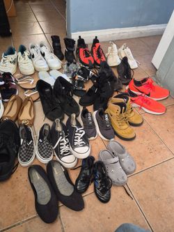 Mix zapatos de Hombre y Niño ,,diferentes Sizes ,pido$ 150 son 6bolsas