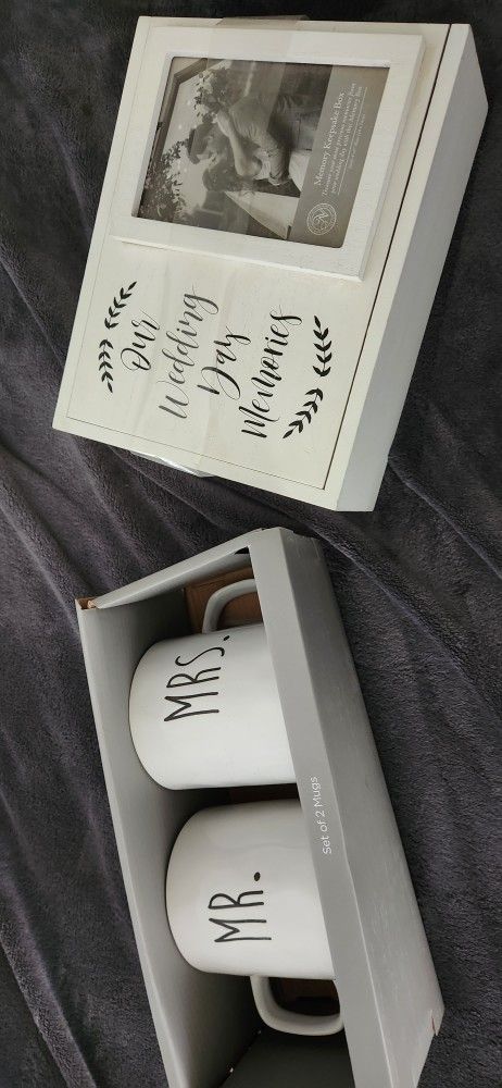 Wedding Picture Box And Coffee Cups