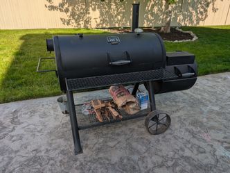 le
Oklahoma Joe's Longhorn Reverse Flow Offset Smoker (with Cover & Fuel)